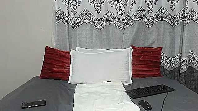 Snapshot of NikkyJigglesX chatting on 10/04/25, 02:51 NikkyJigglesX online show from 10/04/25, 02:51