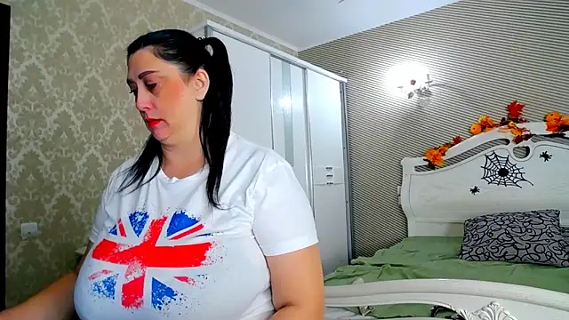 Snapshot of Evelyn_Shy chatting on 11/07/25, 07:24 Evelyn Shy online show from 11/07/25, 07:24