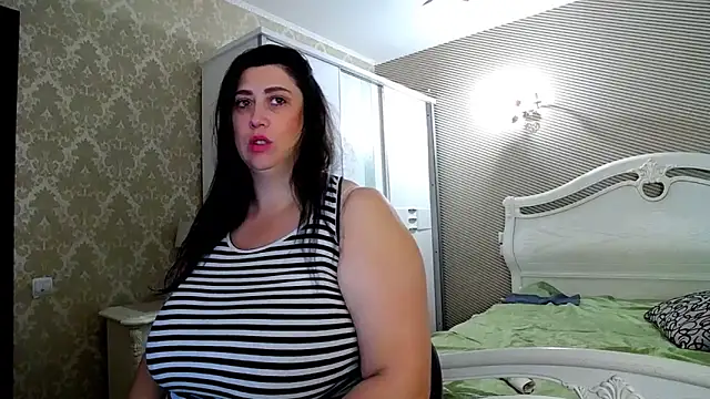 Snapshot of Evelyn_Shy chatting on 10/21/25, 06:13 Evelyn Shy online show from 10/21/25, 06:13