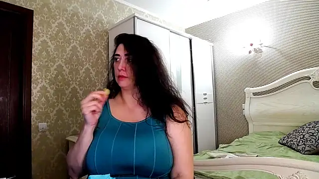 Evelyn Shy online show from 03/31/26, 08:49