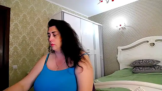 Snapshot of Evelyn_Shy chatting on 06/18/26, 08:35 Evelyn Shy online show from 06/18/26, 08:35