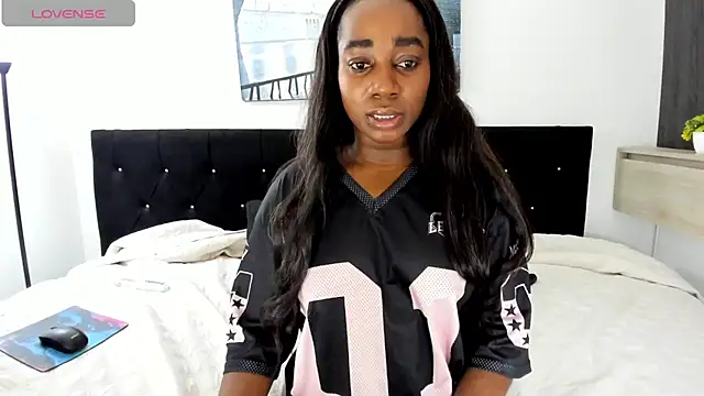Snapshot of cristaaalclocks1 chatting on 07/11/26, 02:28 cristaaalclocks1 online show from 07/11/26, 02:28