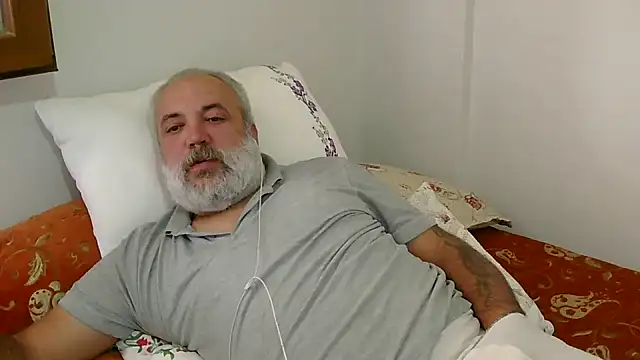 Snapshot of husoizmir chatting on 10/05/25, 11:23 husoizmir online show from 10/05/25, 11:23