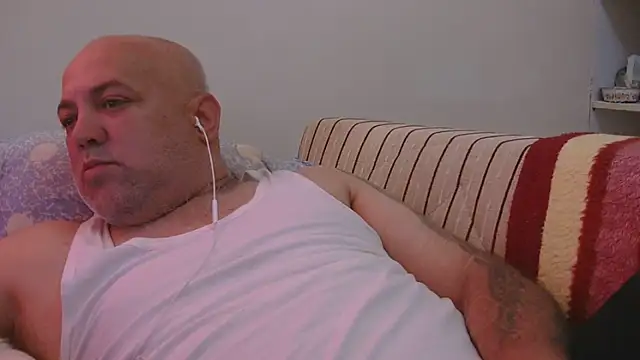 Snapshot of husoizmir chatting on 06/12/26, 12:03 husoizmir online show from 06/12/26, 12:03