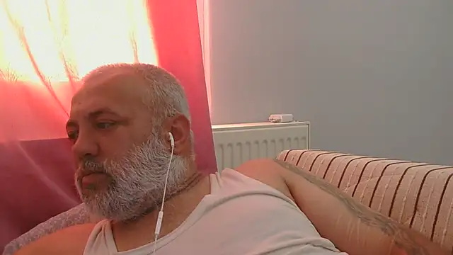 Snapshot of husoizmir chatting on 07/06/26, 12:23 husoizmir online show from 07/06/26, 12:23