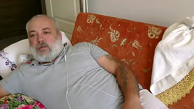 Snapshot of husoizmir chatting on 10/01/25, 12:42 husoizmir online show from 10/01/25, 12:42