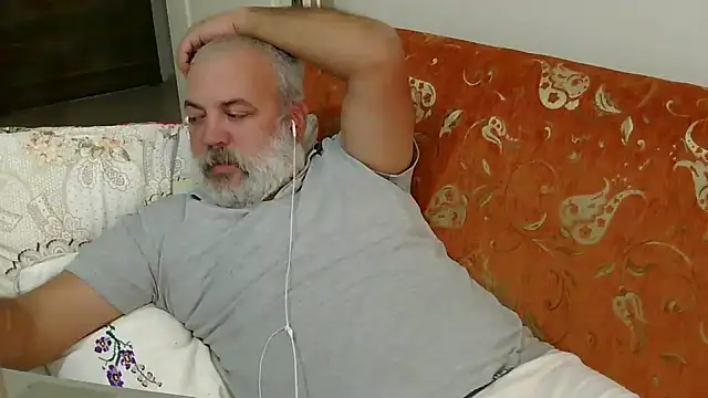 Snapshot of husoizmir chatting on 10/02/25, 10:18 husoizmir online show from 10/02/25, 10:18