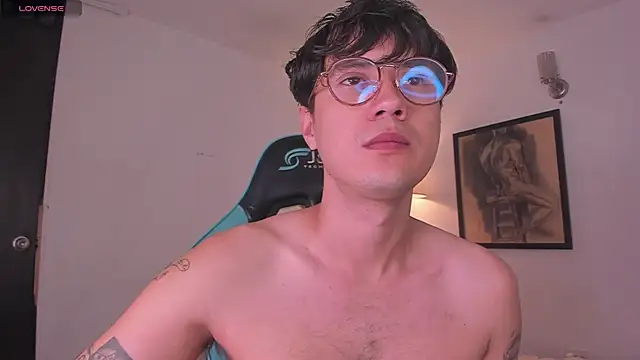 Snapshot of LeaneSeb chatting on 11/22/25, 10:47 LeaneSeb online show from 11/22/25, 10:47