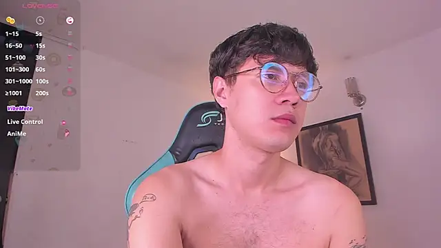 Snapshot of LeaneSeb chatting on 11/21/25, 11:09 LeaneSeb online show from 11/21/25, 11:09