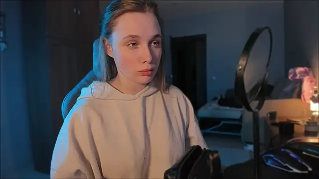 Snapshot of Rachel_Ro chatting on 01/11/25, 04:14 Rachel Ro online show from 01/11/25, 04:14