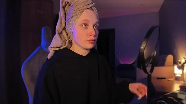 Snapshot of Rachel_Ro chatting on 12/24/24, 03:16 Rachel Ro online show from 12/24/24, 03:16