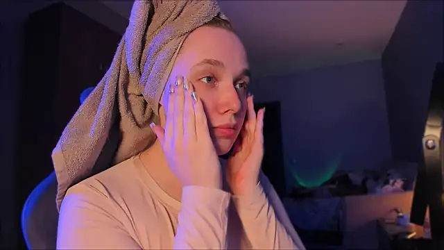 Snapshot of Rachel_Ro chatting on 01/17/25, 08:22 Rachel Ro online show from 01/17/25, 08:22