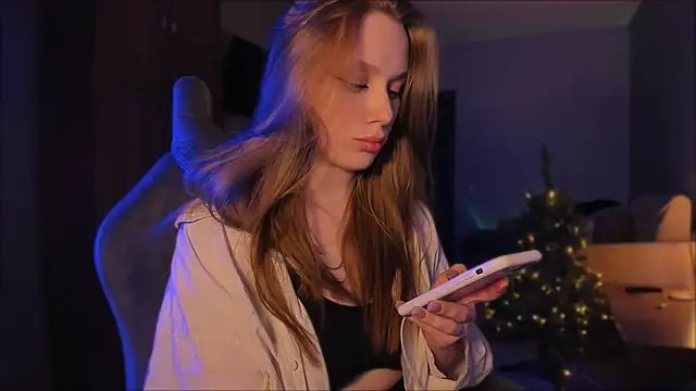 Snapshot of Rachel_Ro chatting on 12/26/24, 09:47 Rachel Ro online show from 12/26/24, 09:47