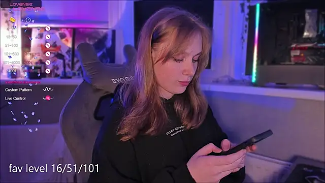 Snapshot of Rachel_Ro chatting on 10/07/25, 08:10 Rachel Ro online show from 10/07/25, 08:10