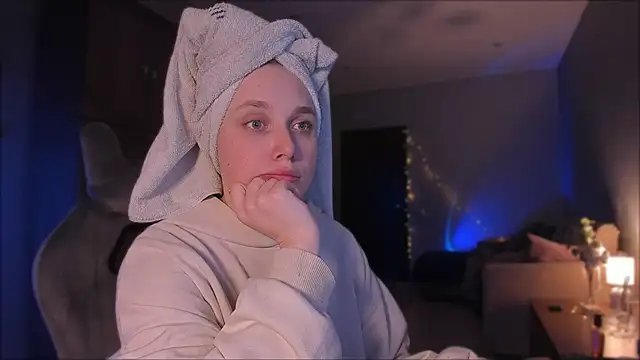 Snapshot of Rachel_Ro chatting on 01/25/25, 08:42 Rachel Ro online show from 01/25/25, 08:42