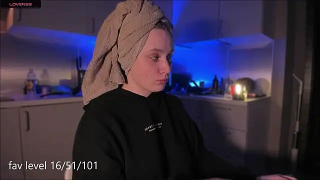 Snapshot of Rachel_Ro chatting on 09/28/25, 01:45 Rachel Ro online show from 09/28/25, 01:45