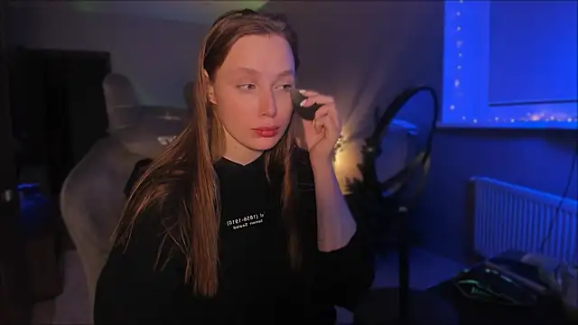 Snapshot of Rachel_Ro chatting on 12/17/24, 08:32 Rachel Ro online show from 12/17/24, 08:32