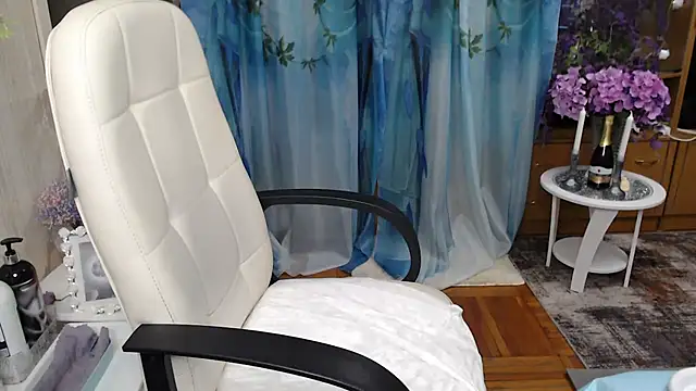 Snapshot of Mika_Passion chatting on 12/05/25, 09:41 Mika Passion online show from 12/05/25, 09:41