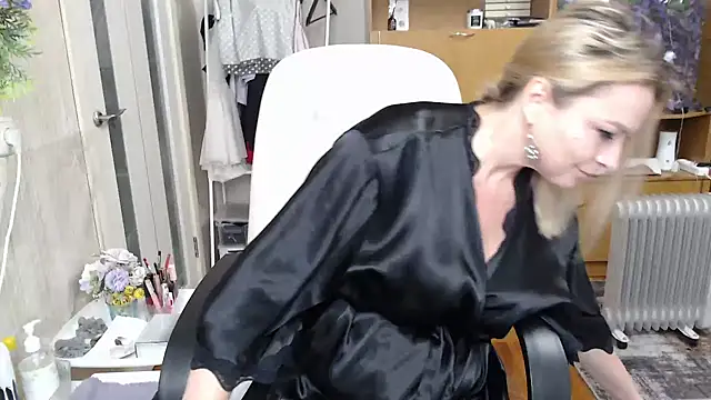 Snapshot of Mika_Passion chatting on 10/01/25, 07:02 Mika Passion online show from 10/01/25, 07:02