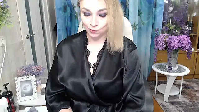 Snapshot of Mika_Passion chatting on 11/13/25, 08:29 Mika Passion online show from 11/13/25, 08:29