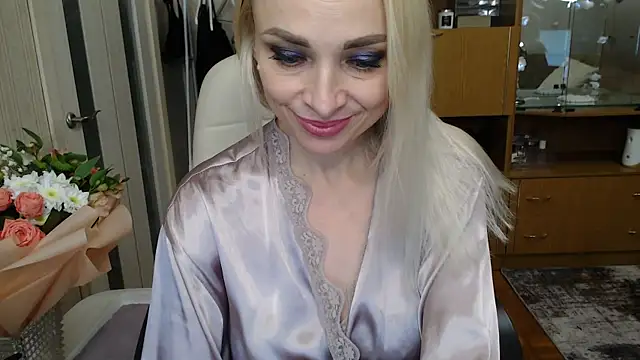 Snapshot of Mika_Passion chatting on 02/14/25, 02:12 Mika Passion online show from 02/14/25, 02:12