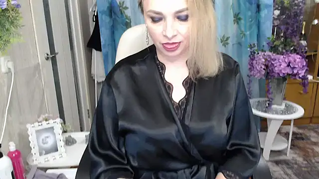 Snapshot of Mika_Passion chatting on 11/11/25, 10:54 Mika Passion online show from 11/11/25, 10:54