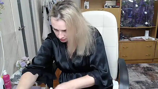 Snapshot of Mika_Passion chatting on 09/20/25, 08:08 Mika Passion online show from 09/20/25, 08:08