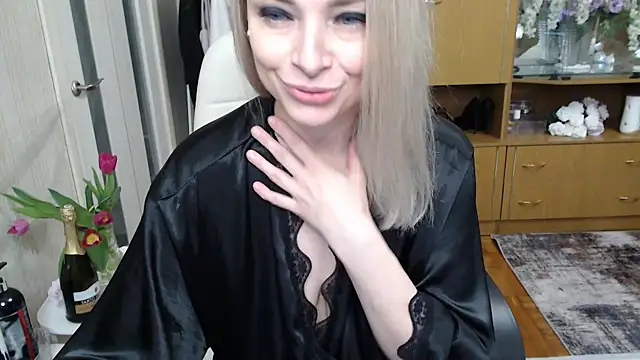 Snapshot of Mika_Passion chatting on 03/07/25, 06:57 Mika Passion online show from 03/07/25, 06:57