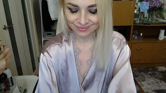 Snapshot of Mika_Passion chatting on 02/16/25, 03:48 Mika Passion online show from 02/16/25, 03:48