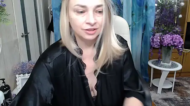 Snapshot of Mika_Passion chatting on 11/30/25, 08:59 Mika Passion online show from 11/30/25, 08:59