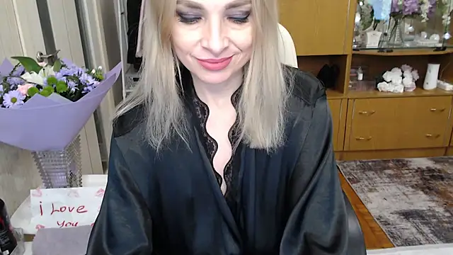 Snapshot of Mika_Passion chatting on 03/10/25, 12:38 Mika Passion online show from 03/10/25, 12:38