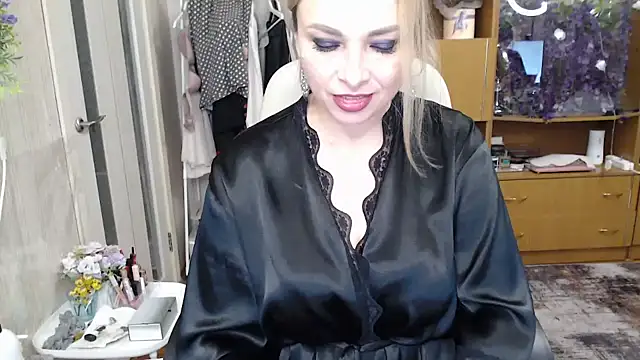 Snapshot of Mika_Passion chatting on 10/17/25, 07:33 Mika Passion online show from 10/17/25, 07:33