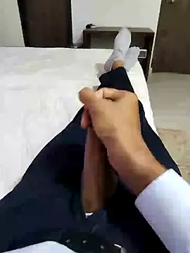 Snapshot of GUJJU_GUJARATI chatting on 01/21/25, 10:52 GUJJU GUJARATI online show from 01/21/25, 10:52