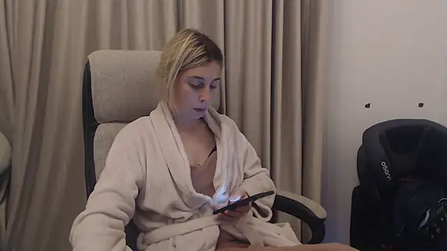 Aliss Hottie online show from 10/31/25, 06:48