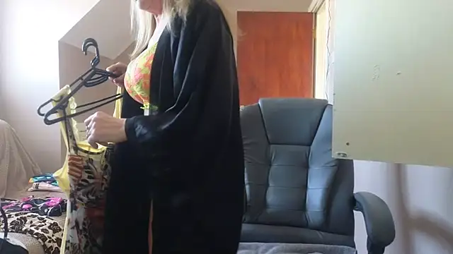 hollyjanesmith online show from 03/05/26, 12:24