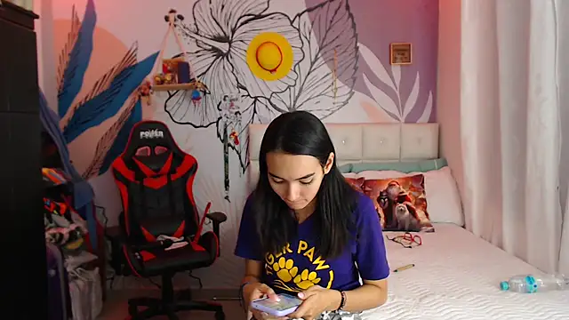 LinzyBaner online show from 12/11/24, 12:33