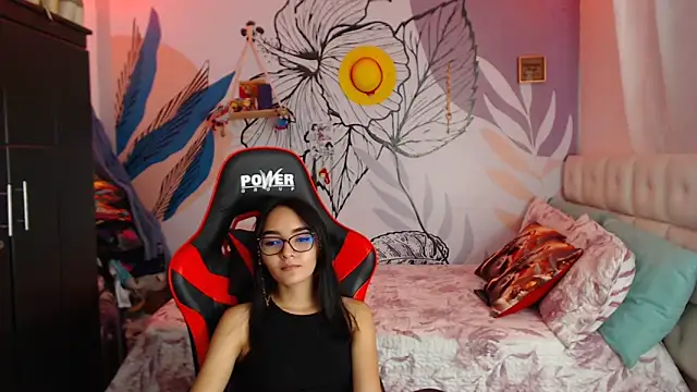 LinzyBaner online show from 01/08/25, 01:11