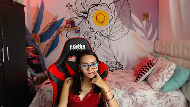 LinzyBaner online show from 01/14/25, 01:04