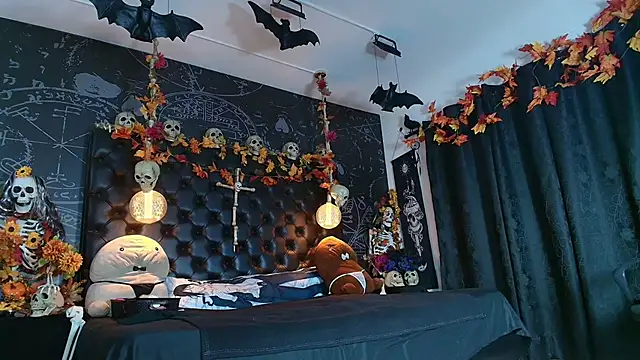 AlexHoe  online show from 10/26/25, 06:41