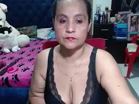 Snapshot of pervert_mommy_ chatting on 02/24/25, 09:32 pervert mommy online show from 02/24/25, 09:32