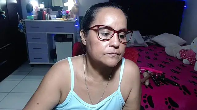 Snapshot of pervert_mommy_ chatting on 07/06/26, 03:03 pervert mommy online show from 07/06/26, 03:03
