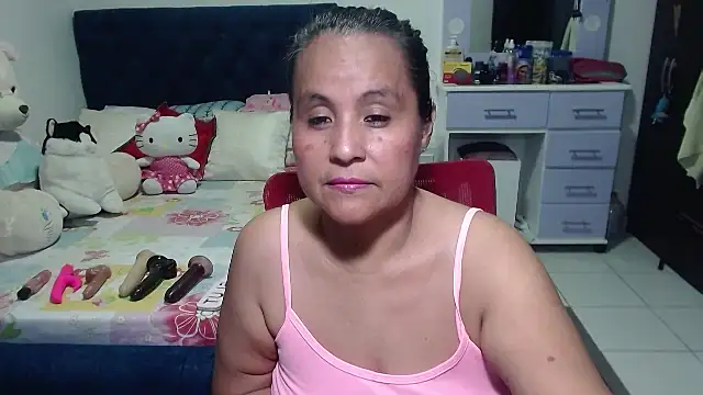 Snapshot of pervert_mommy_ chatting on 10/01/25, 11:03 pervert mommy online show from 10/01/25, 11:03