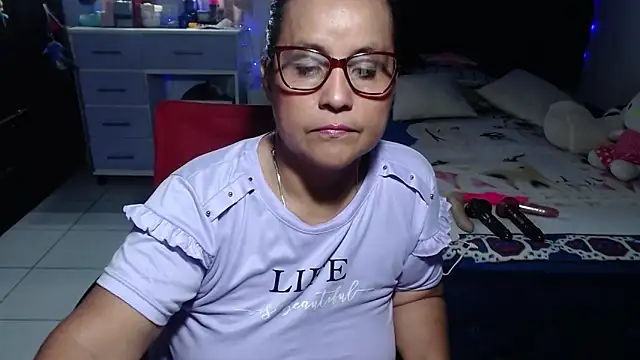 Snapshot of pervert_mommy_ chatting on 06/27/26, 10:43 pervert mommy online show from 06/27/26, 10:43