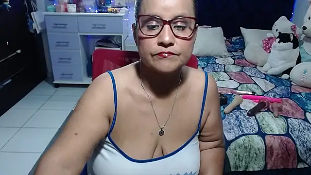 Snapshot of pervert_mommy_ chatting on 06/02/26, 09:31 pervert mommy online show from 06/02/26, 09:31
