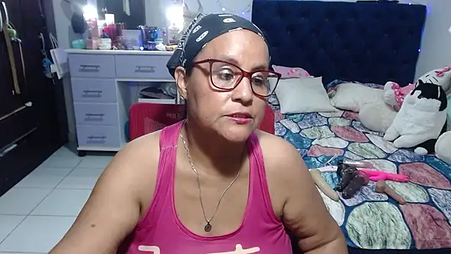 Snapshot of pervert_mommy_ chatting on 06/03/26, 02:33 pervert mommy online show from 06/03/26, 02:33