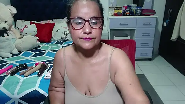 Snapshot of pervert_mommy_ chatting on 10/07/25, 10:49 pervert mommy online show from 10/07/25, 10:49