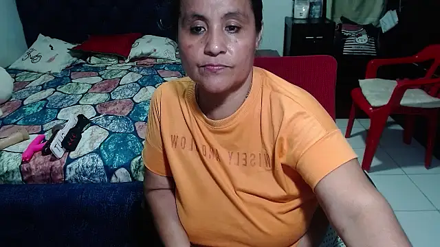 Snapshot of pervert_mommy_ chatting on 03/20/25, 02:40 pervert mommy online show from 03/20/25, 02:40
