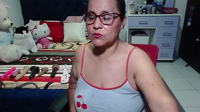Snapshot of pervert_mommy_ chatting on 09/23/25, 09:38 pervert mommy online show from 09/23/25, 09:38