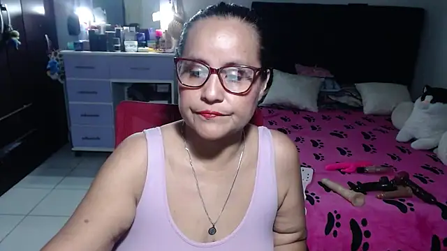 Snapshot of pervert_mommy_ chatting on 07/08/26, 09:43 pervert mommy online show from 07/08/26, 09:43