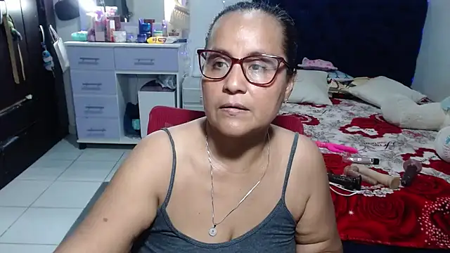 Snapshot of pervert_mommy_ chatting on 06/10/26, 10:49 pervert mommy online show from 06/10/26, 10:49